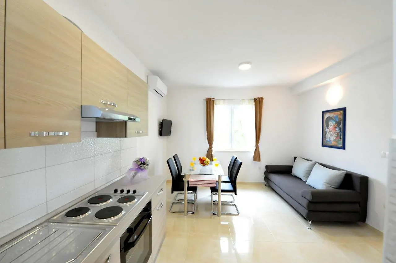 Villa Katarina Kastela 0*,
